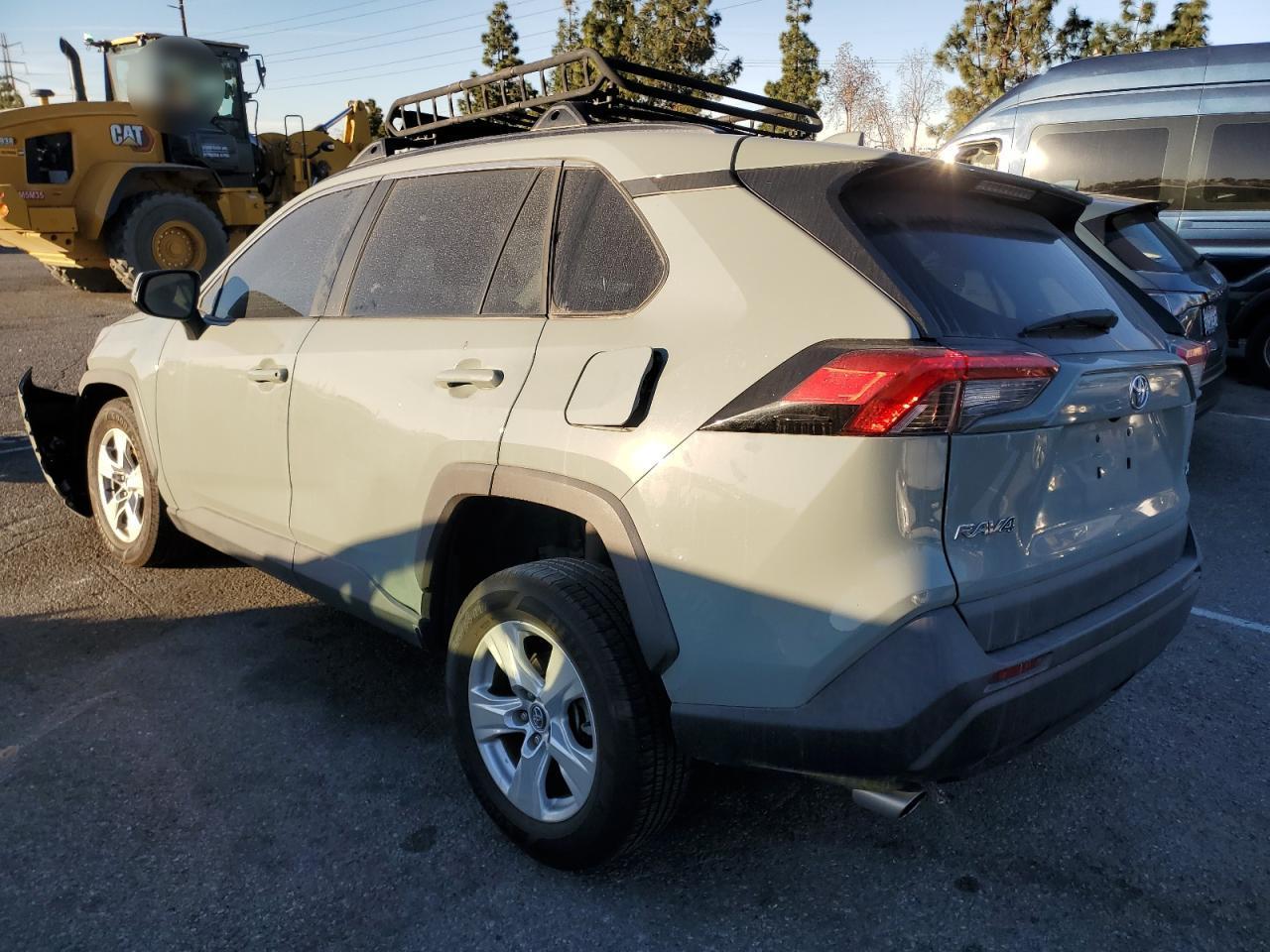 2020 TOYOTA RAV4 XLE - Фото 2
