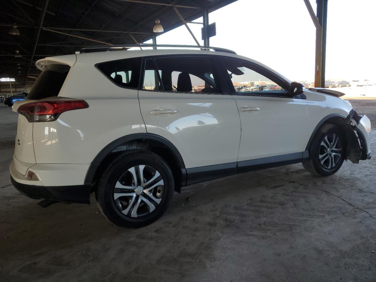 2018 TOYOTA RAV4 LE - Фото 3