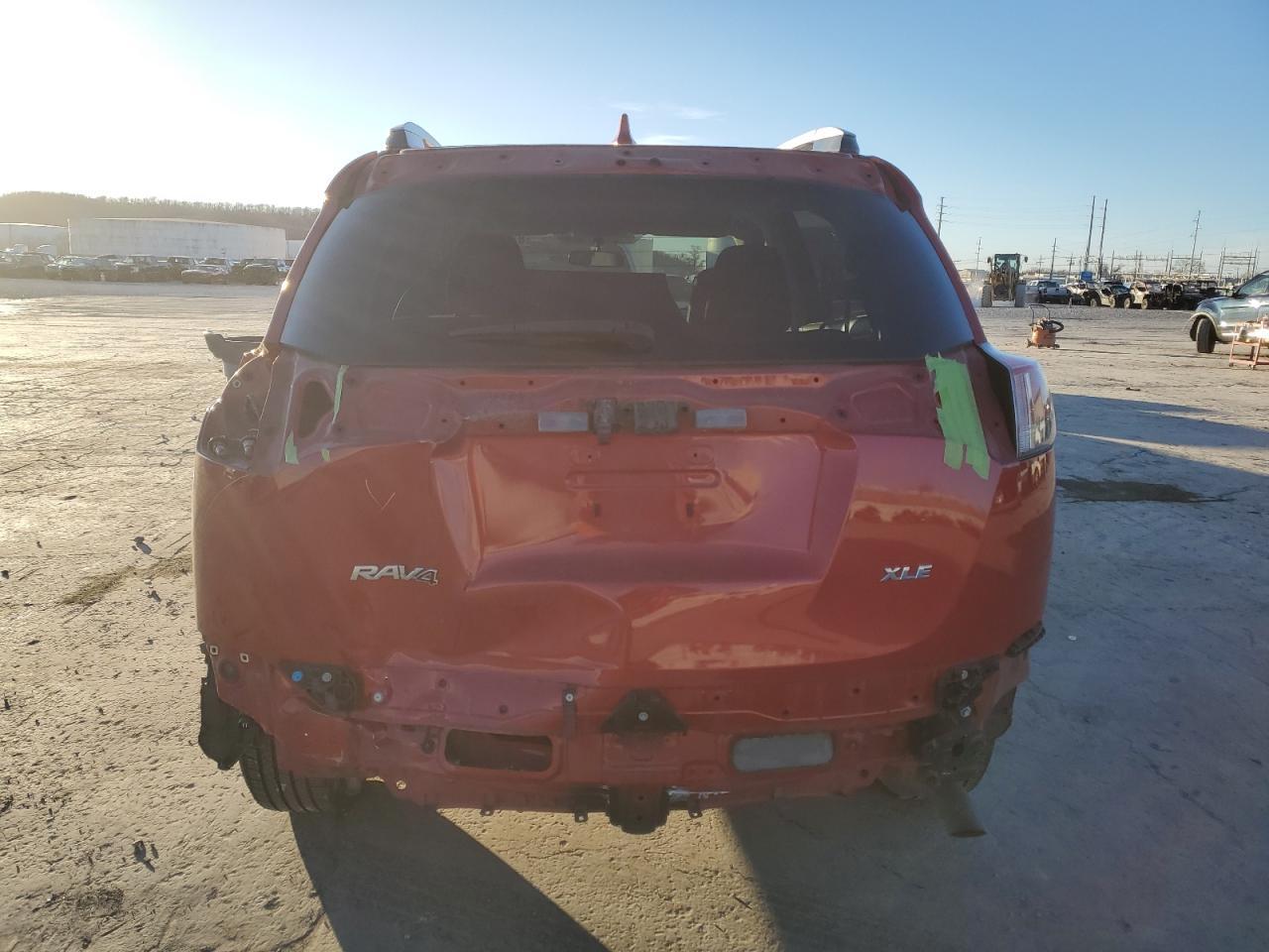2016 TOYOTA RAV4 XLE - Фото 6