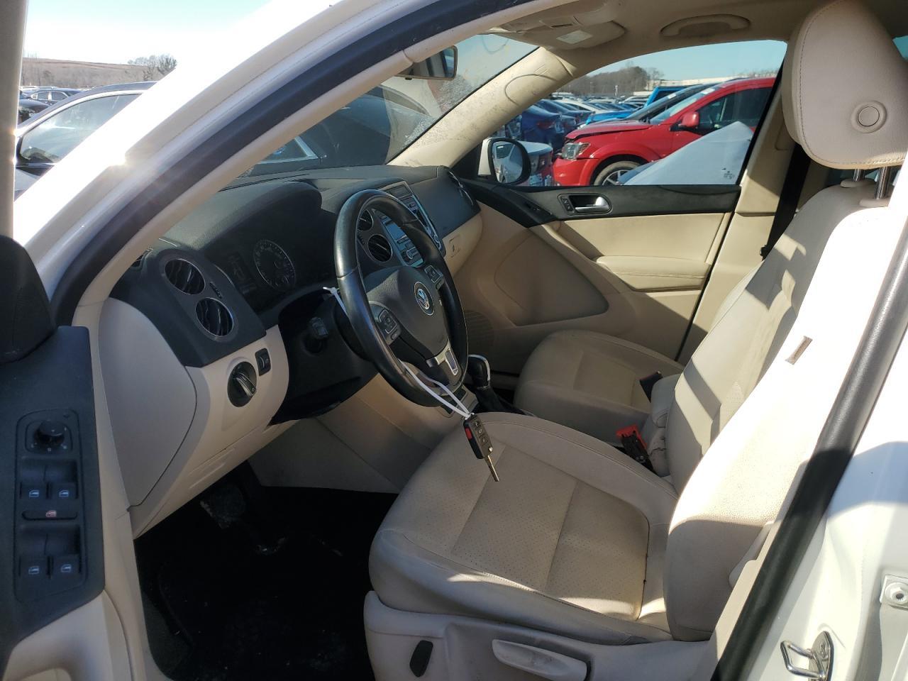 2014 VOLKSWAGEN TIGUAN S - Фото 7