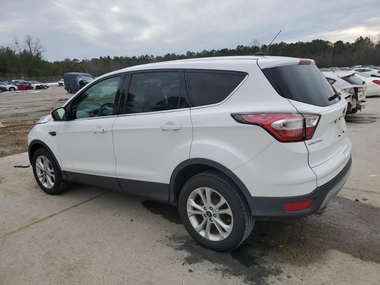 2017 FORD ESCAPE SE - Image 2