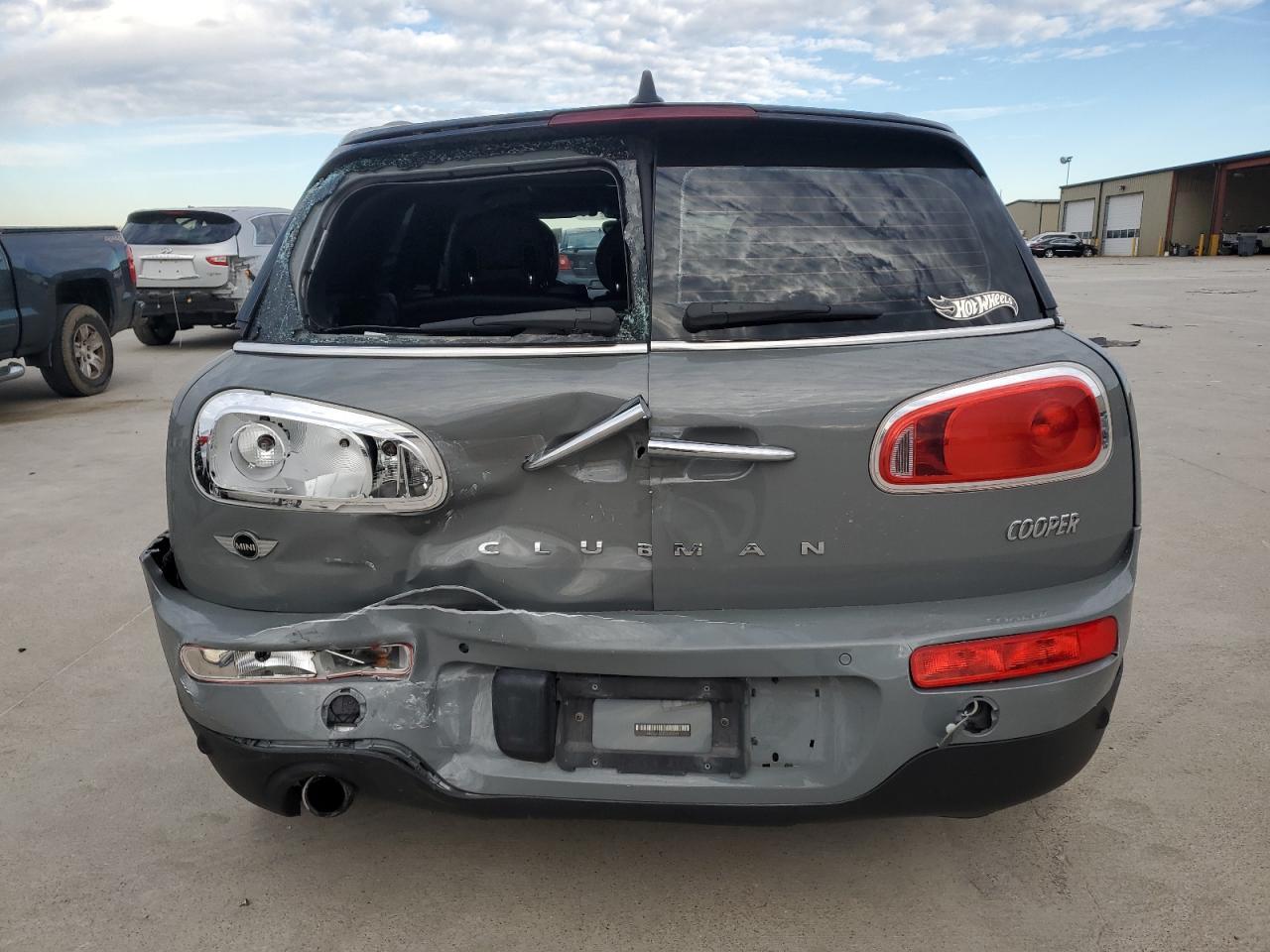 2017 MINI COOPER CLU - Image 6