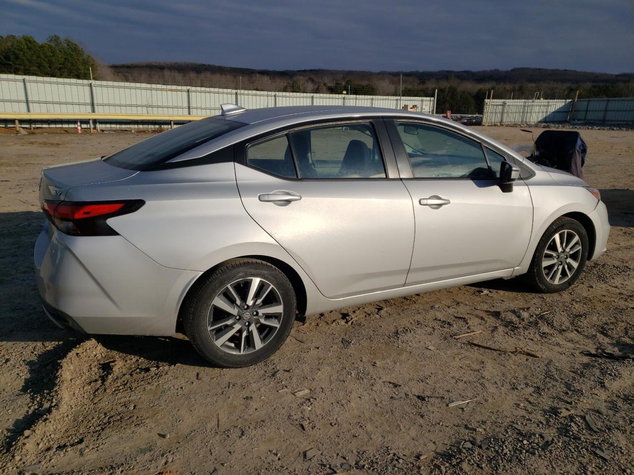 2021 NISSAN VERSA SV - Фото 3