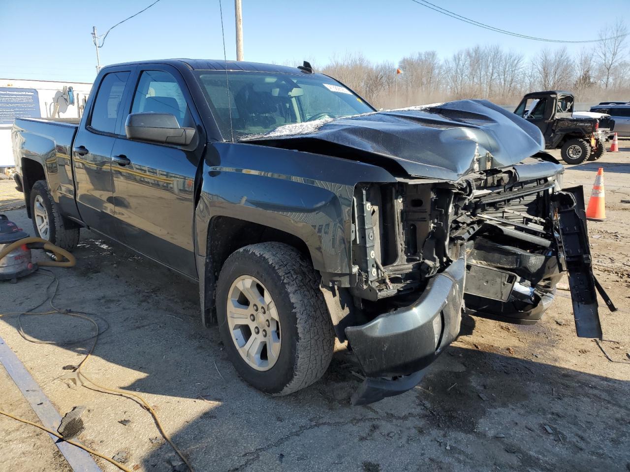 2017 CHEVROLET SILVERADO - Image 4