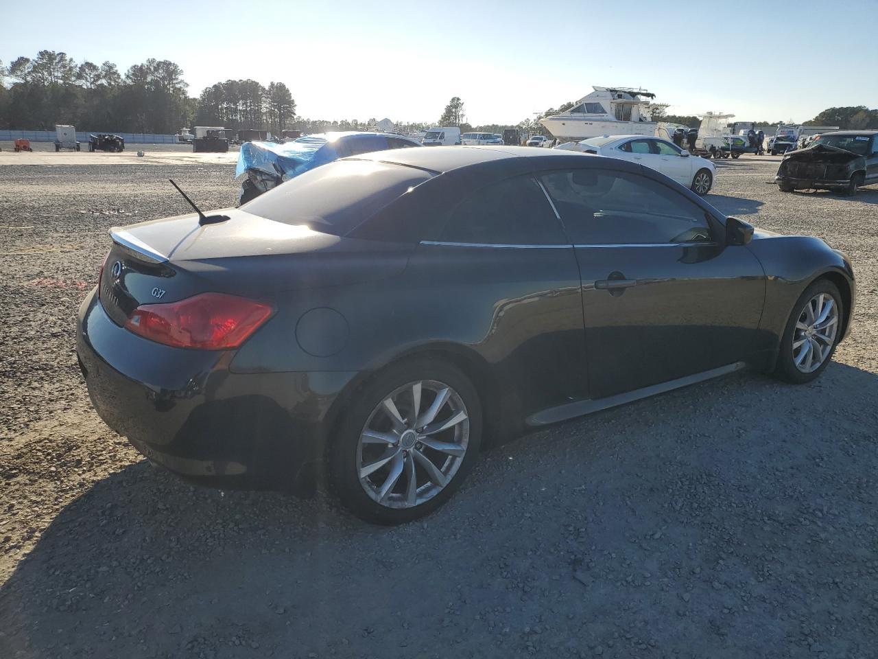 2011 INFINITI G37 BASE - Image 3