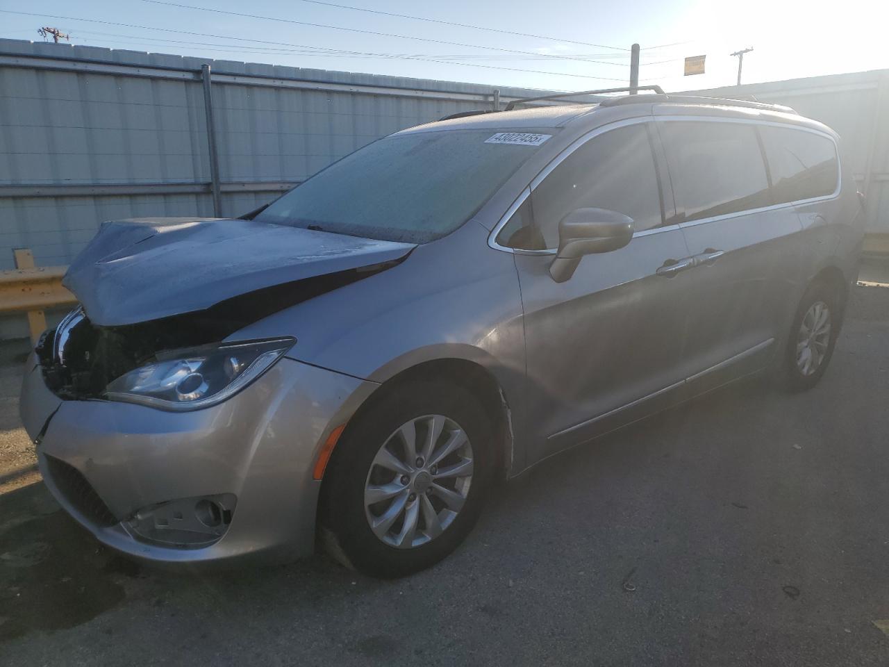 2017 CHRYSLER PACIFICA T