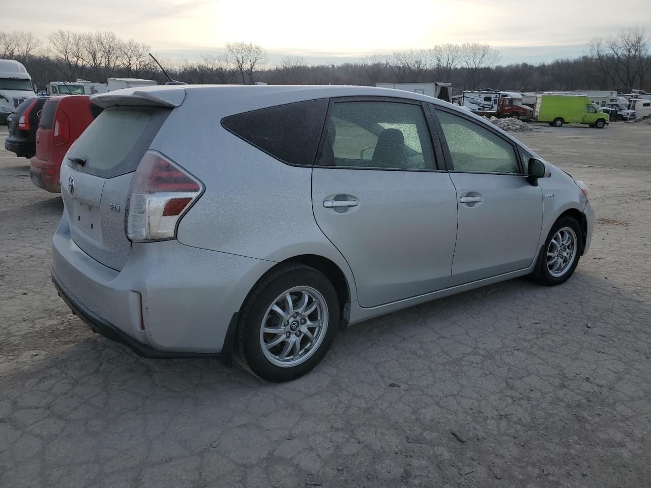 2016 TOYOTA PRIUS V - Image 3