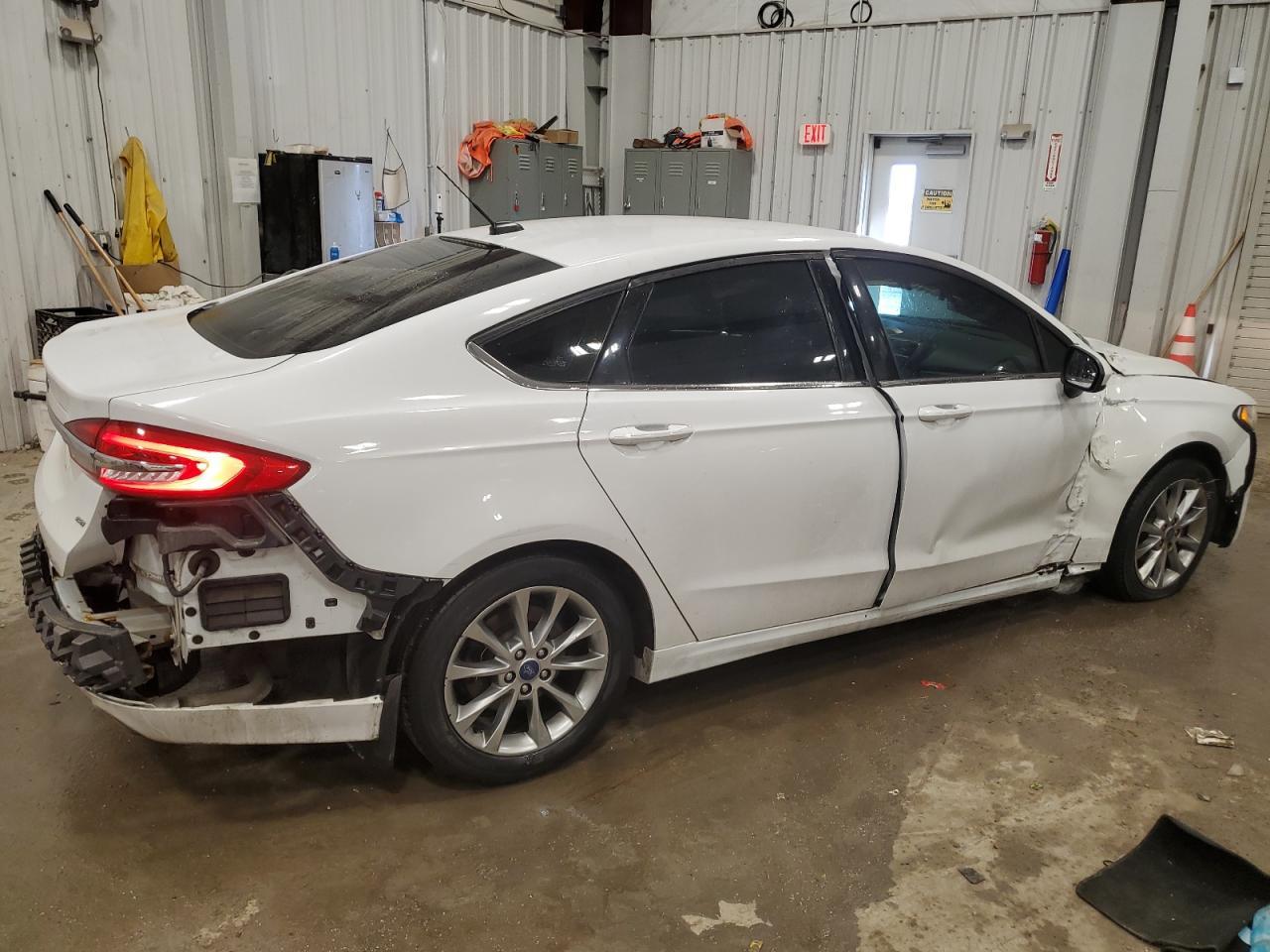 2017 FORD FUSION SE - Фото 3
