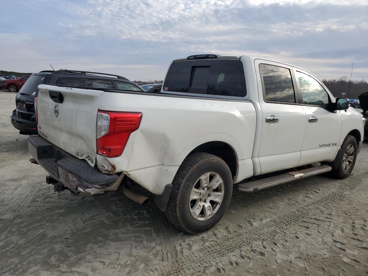 2018 NISSAN TITAN S - Фото 3