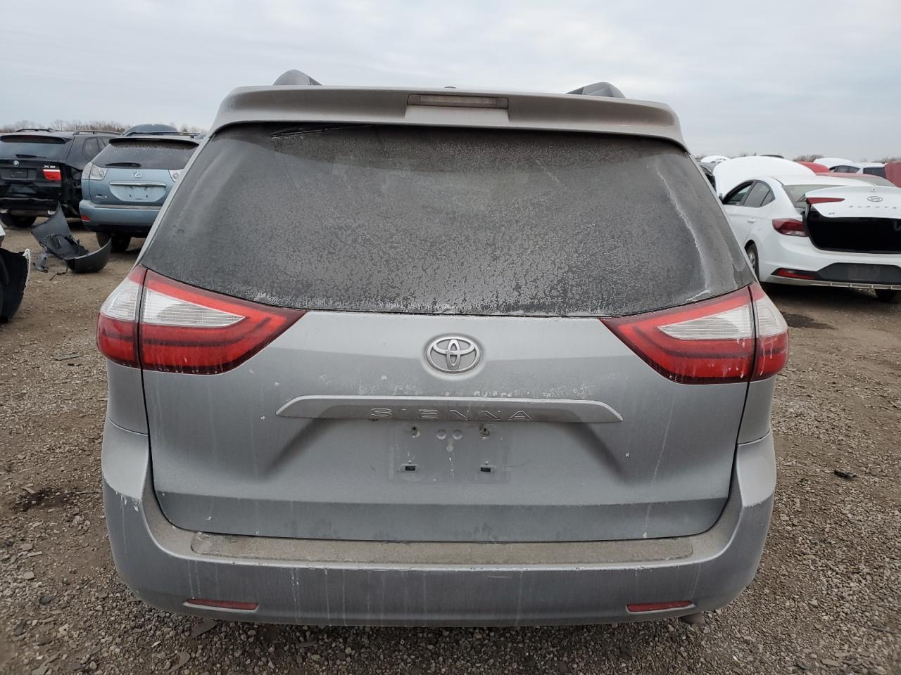 2015 TOYOTA SIENNA LE - Фото 6