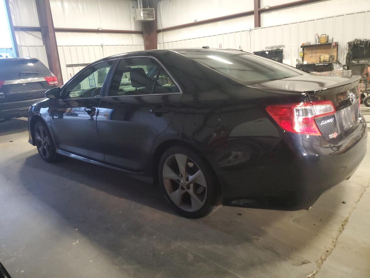 2012 TOYOTA CAMRY SE - Фото 2