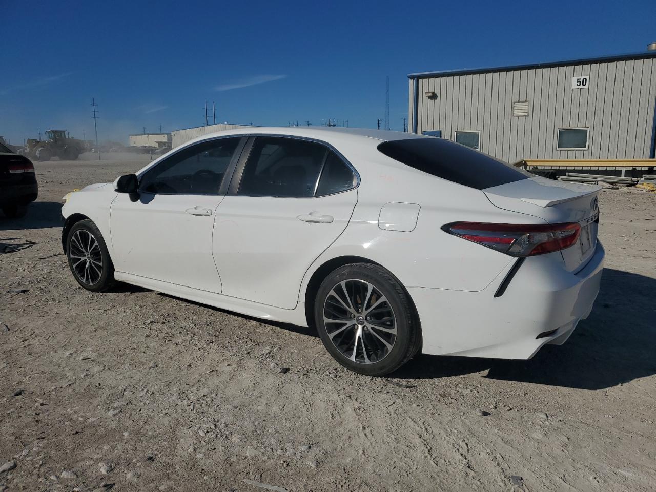 2018 TOYOTA CAMRY L - Фото 2