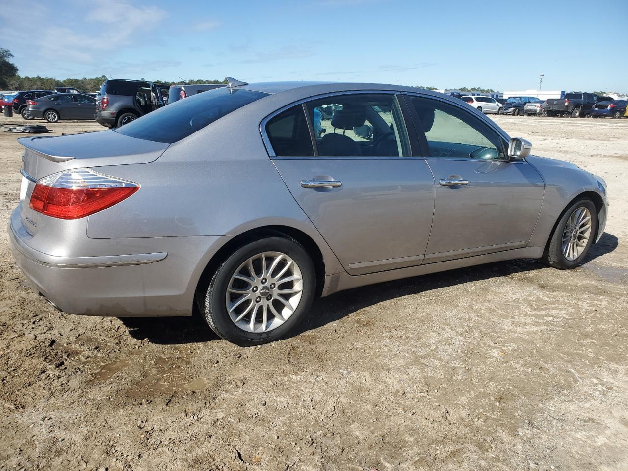 2011 HYUNDAI GENESIS 3. - Image 3