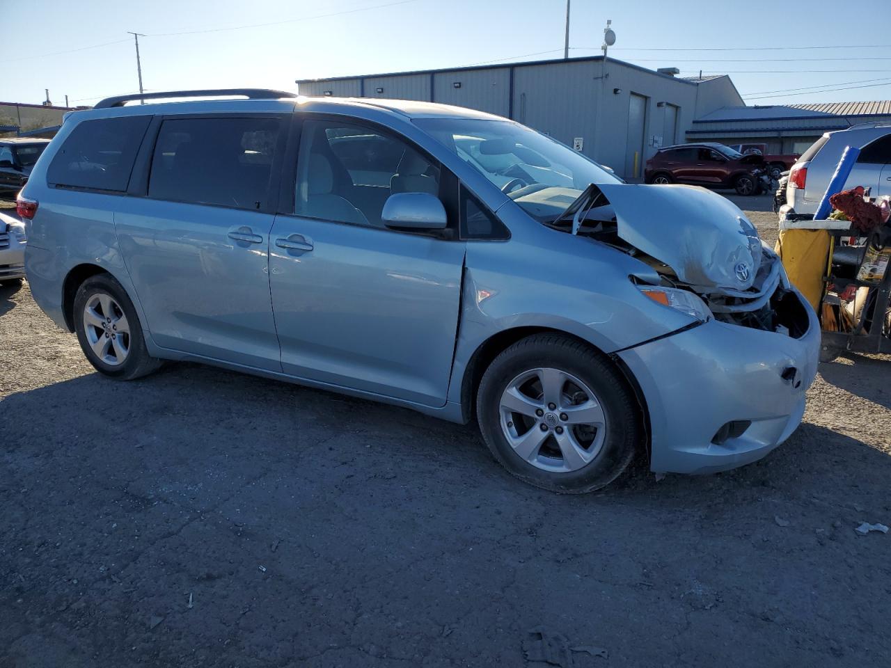 2015 TOYOTA SIENNA LE - Фото 4