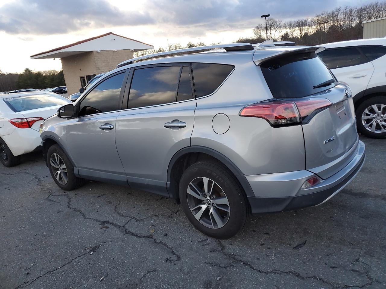2016 TOYOTA RAV4 XLE - Image 2