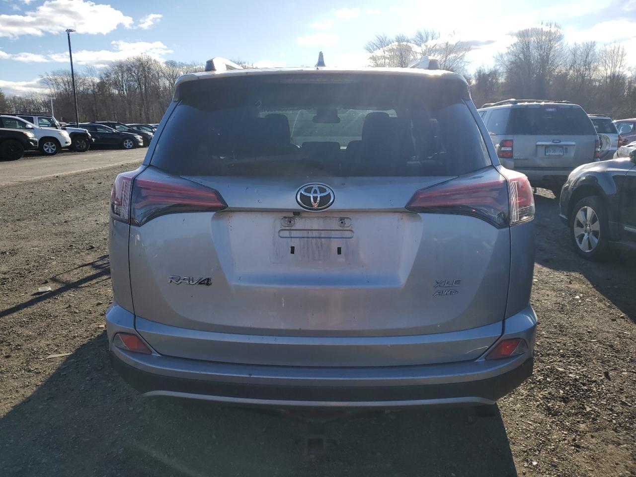 2017 TOYOTA RAV4 XLE - Фото 6