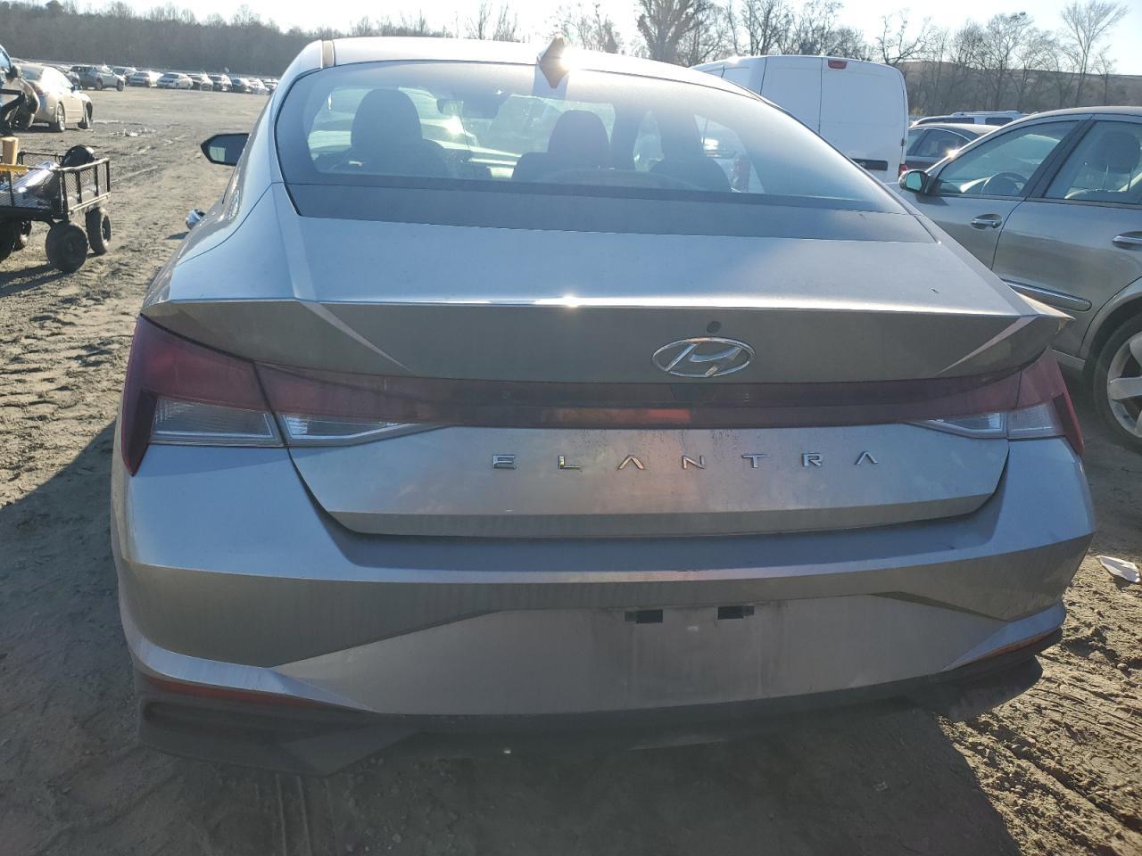 2023 HYUNDAI ELANTRA SE - Image 6