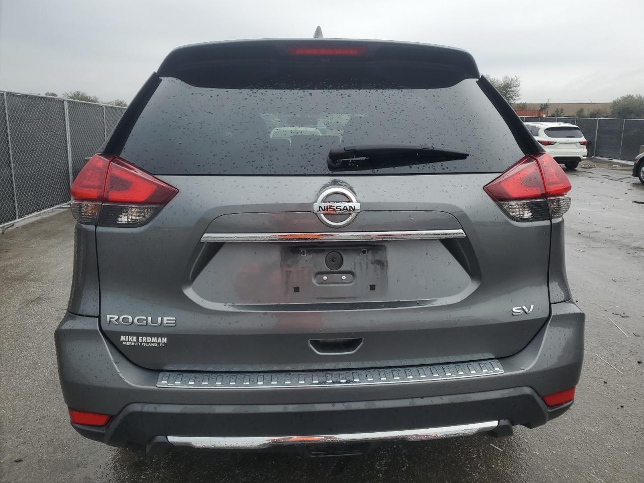 2017 NISSAN ROGUE SV - Image 6