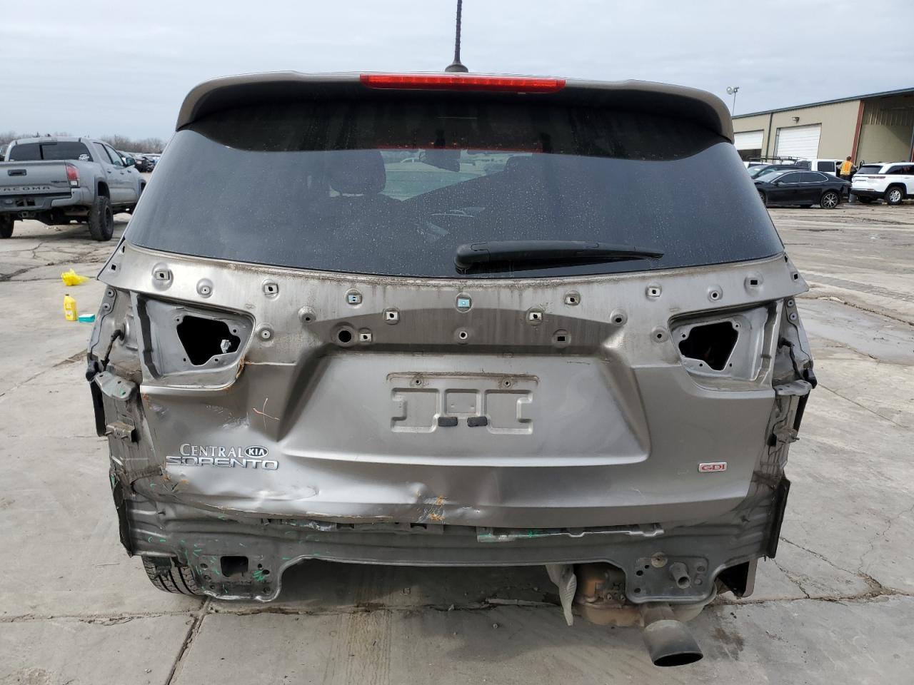 2016 KIA SORENTO LX - Image 6