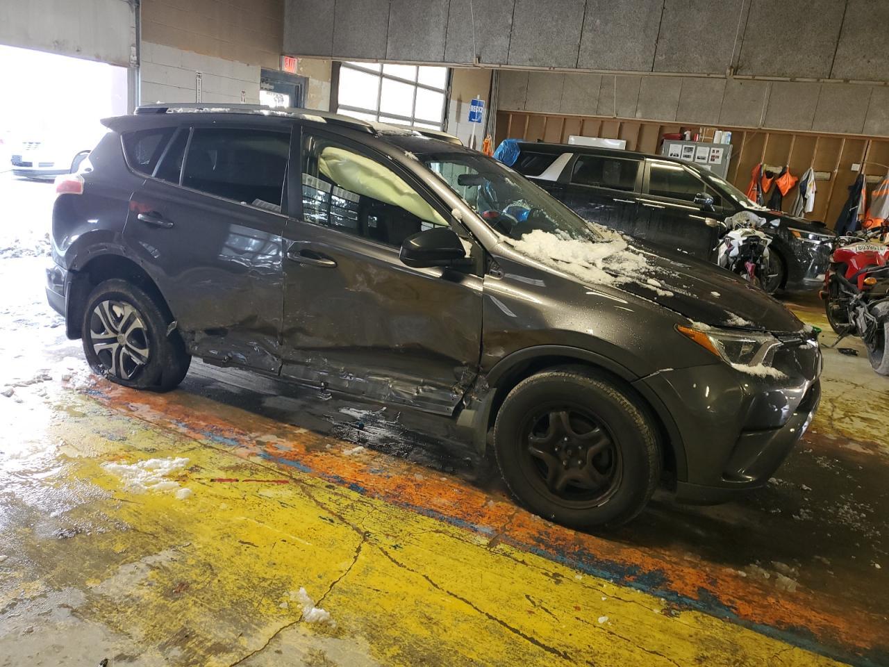 2018 TOYOTA RAV4 LE - Image 4