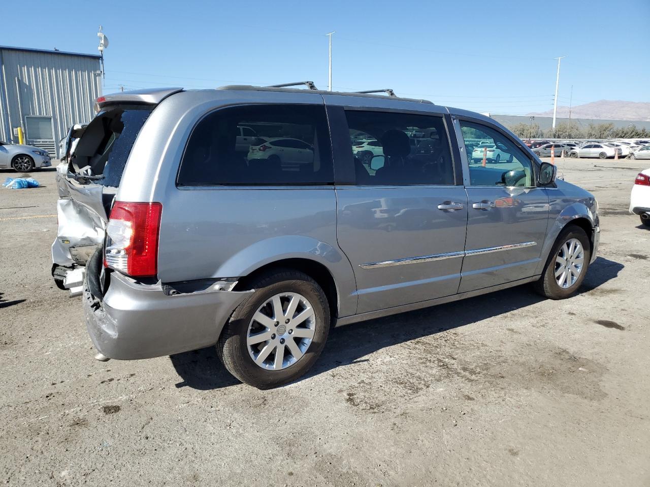 2014 CHRYSLER TOWN & COU - Фото 3