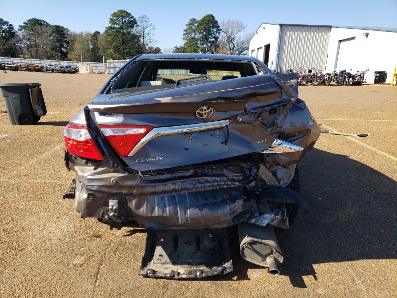 2017 TOYOTA CAMRY LE - Image 6