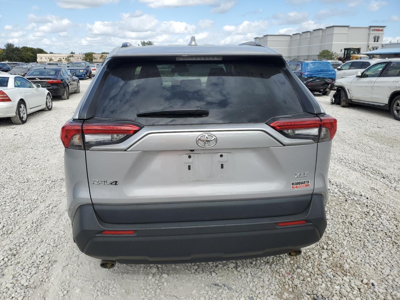 2022 TOYOTA RAV4 XLE P - Фото 6