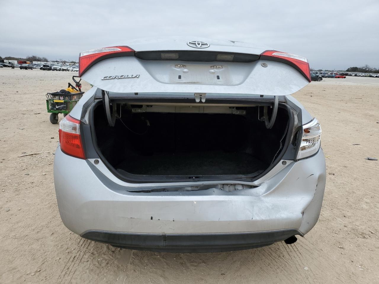 2015 TOYOTA COROLLA L - Фото 6