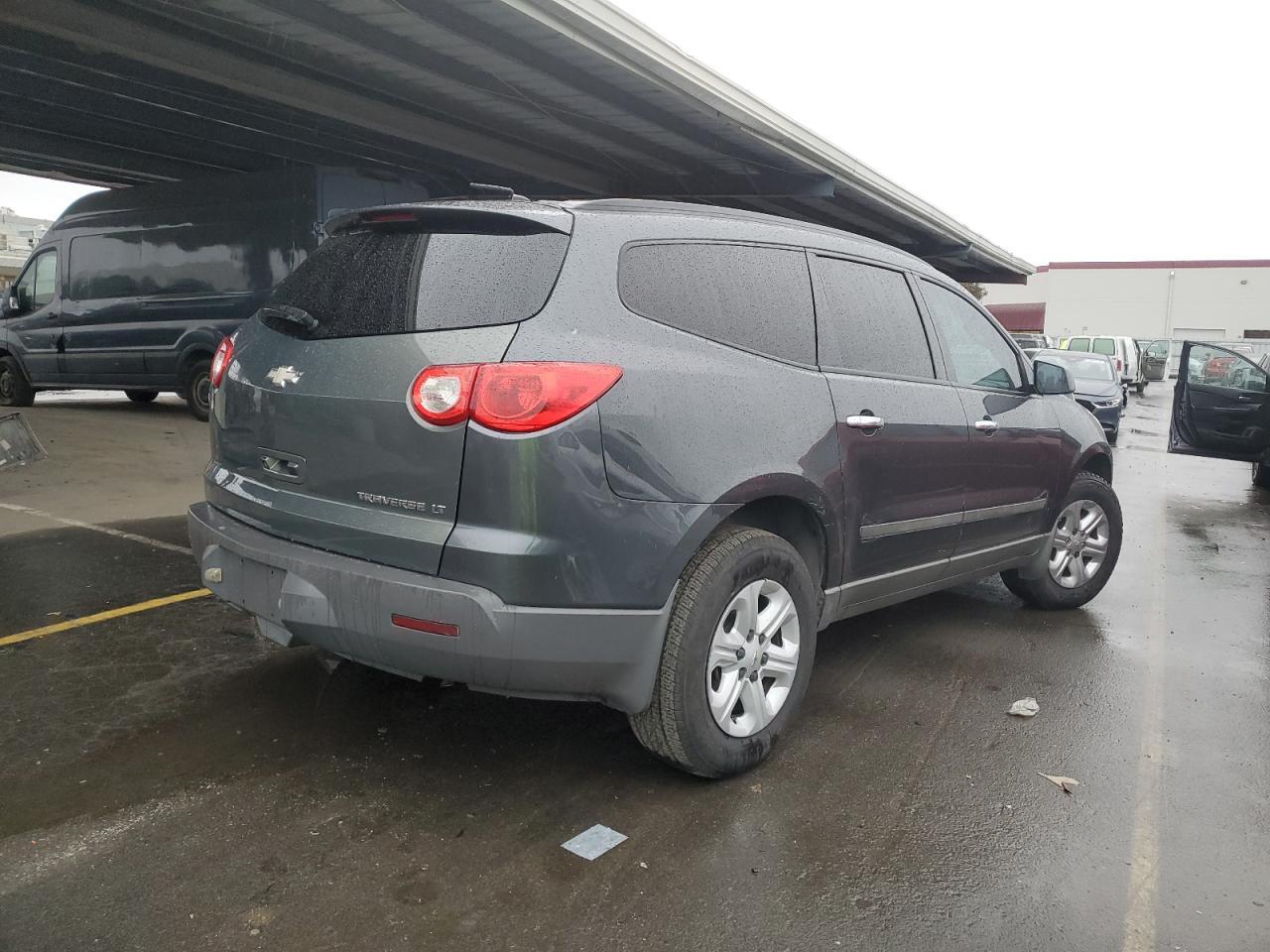 2011 CHEVROLET TRAVERSE L - Image 3