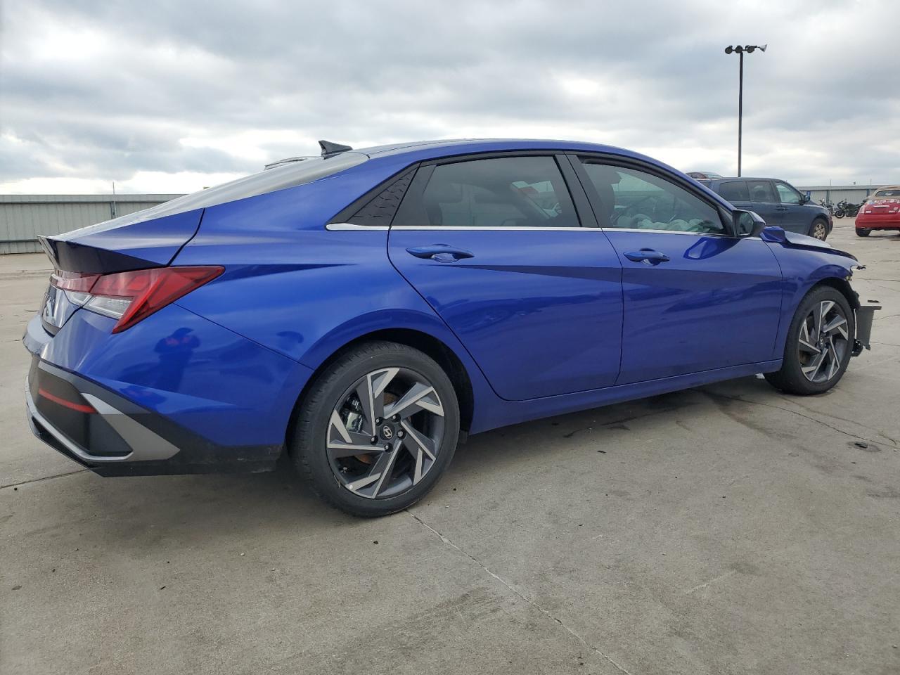 2024 HYUNDAI ELANTRA SE - Фото 3