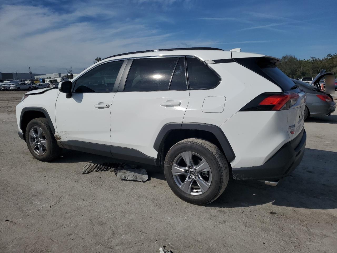 2022 TOYOTA RAV4 XLE - Фото 2
