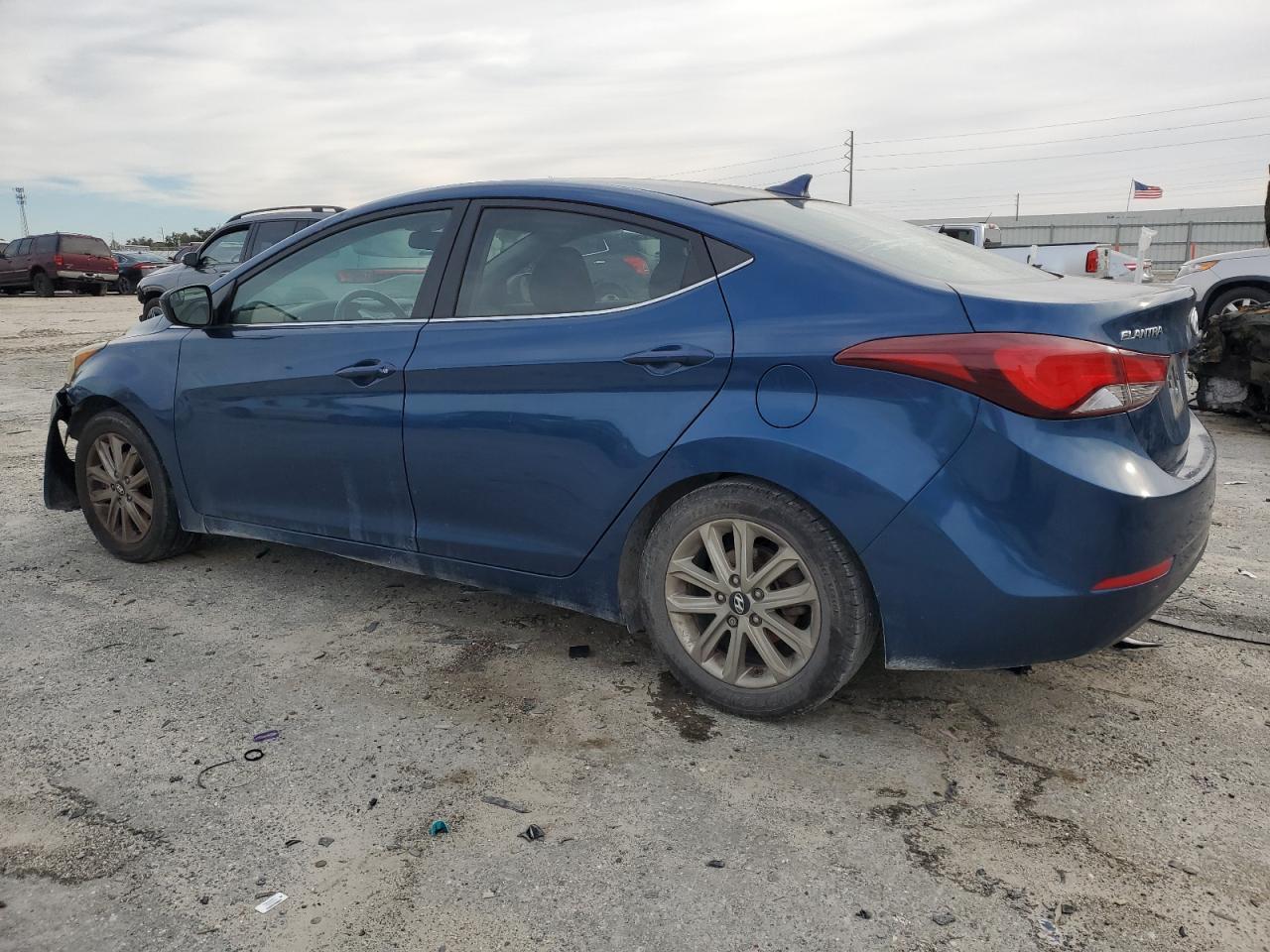 2015 HYUNDAI ELANTRA SE - Image 2