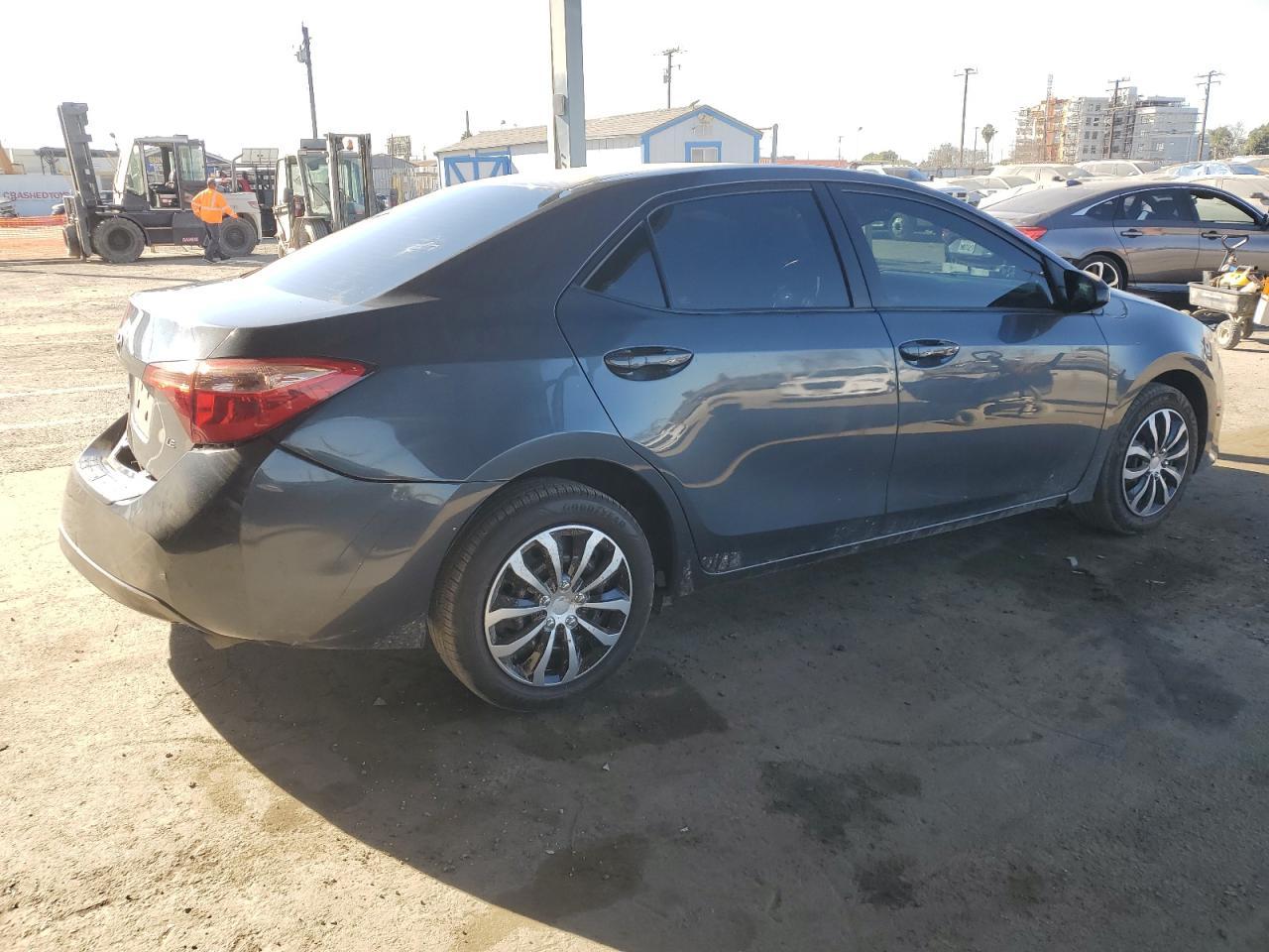 2018 TOYOTA COROLLA L - Фото 3