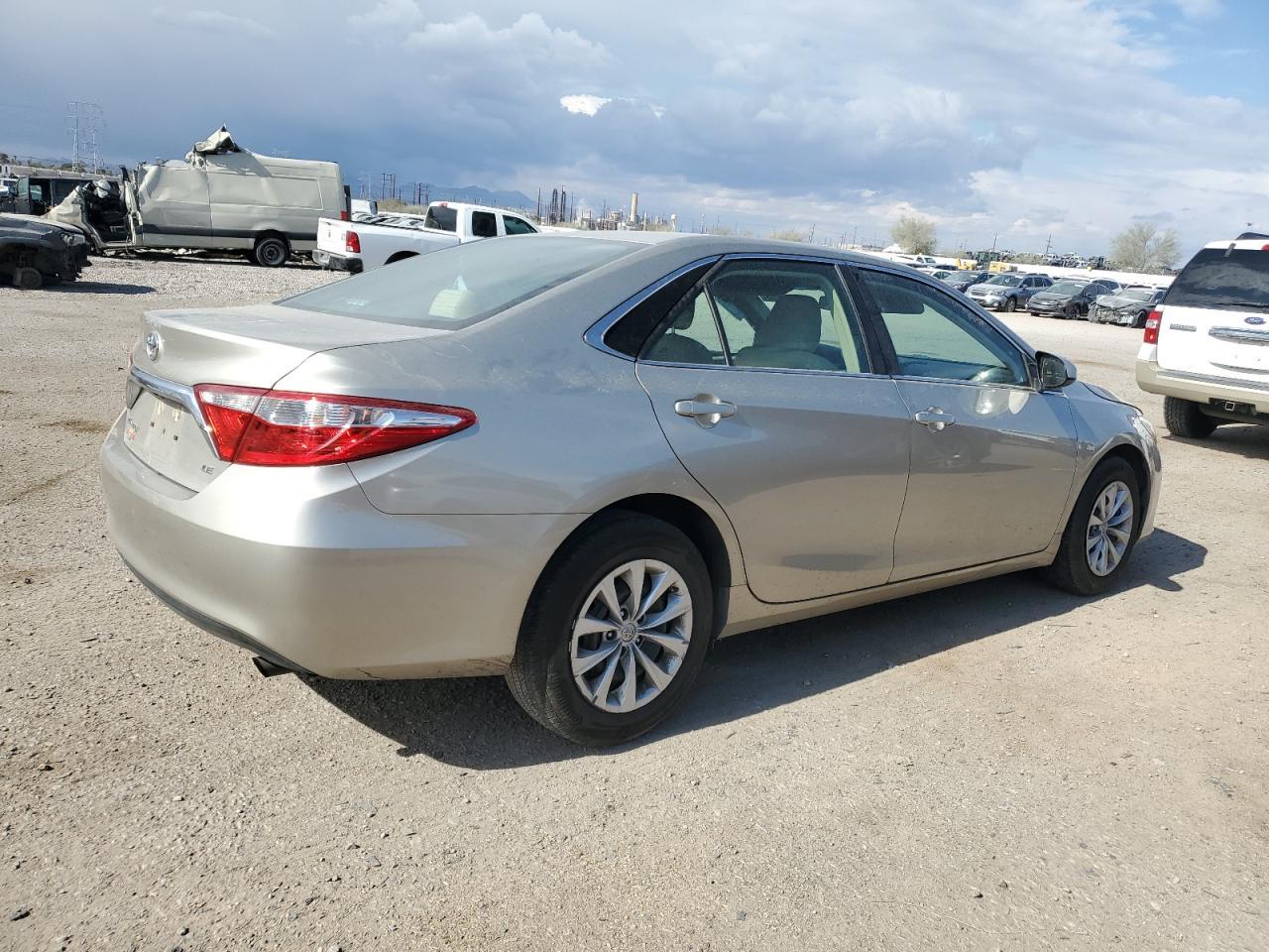 2017 TOYOTA CAMRY LE - Фото 3
