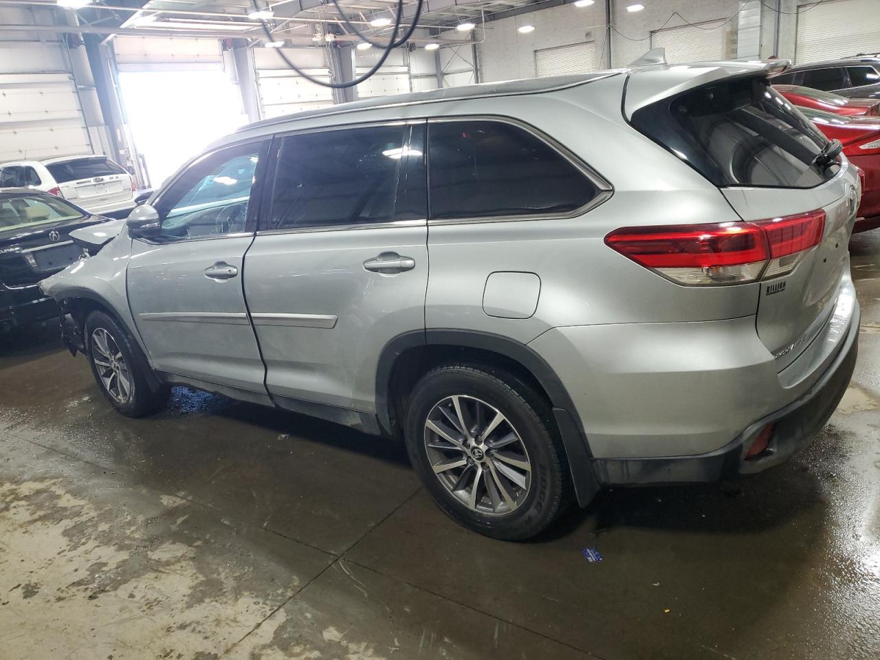2019 TOYOTA HIGHLANDER - Фото 2