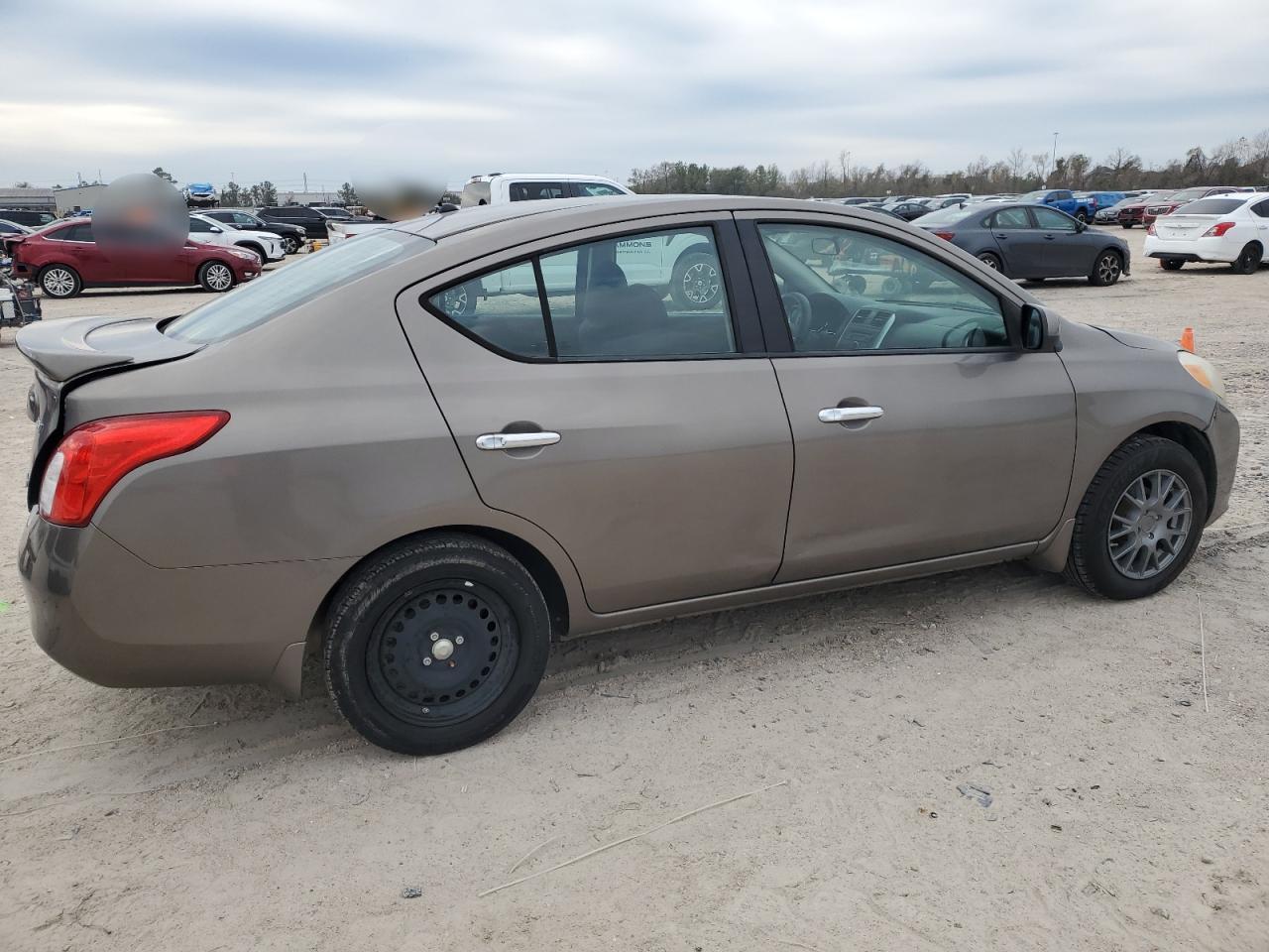 2014 NISSAN VERSA S - Фото 3
