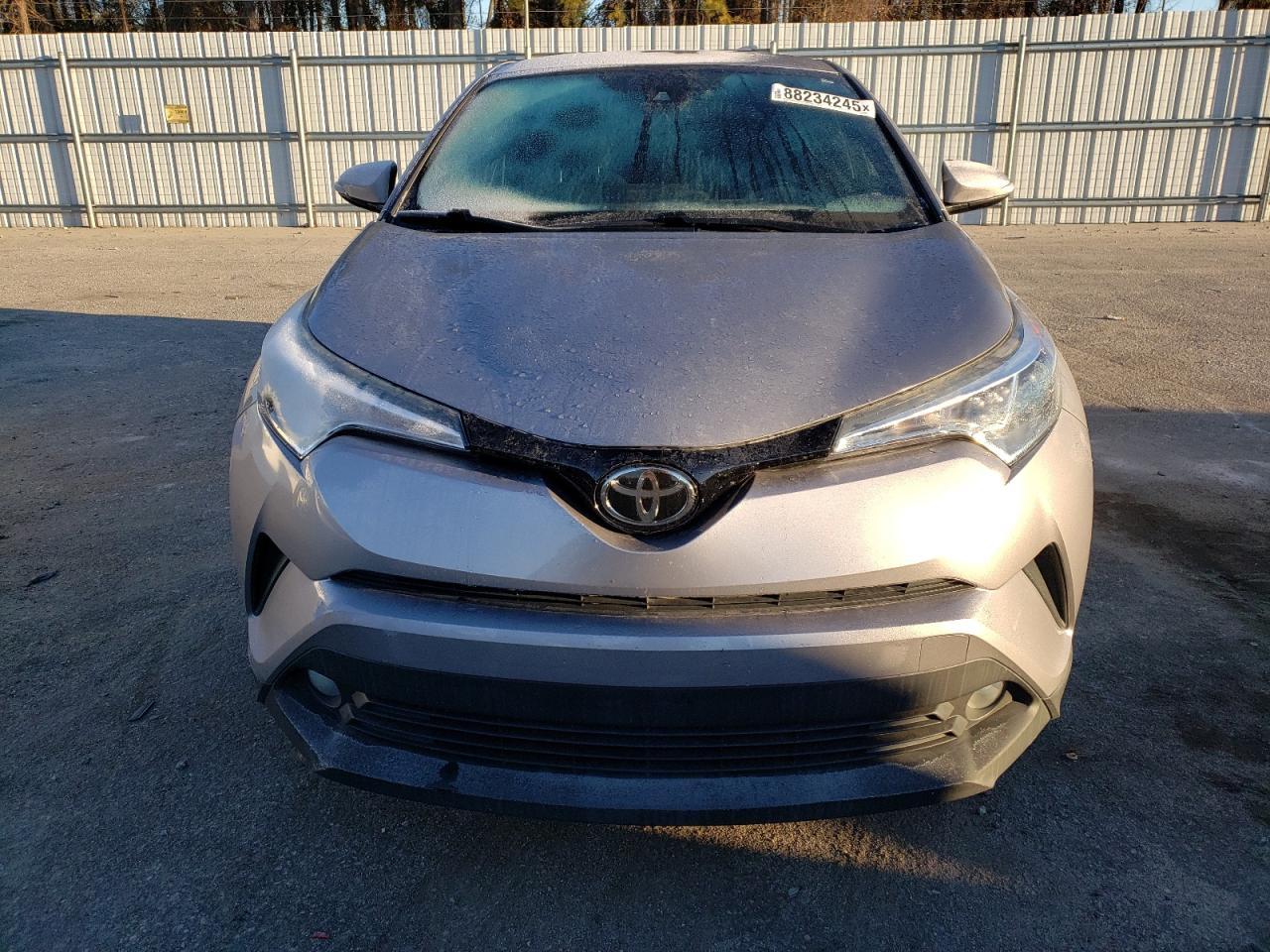 2018 TOYOTA C-HR XLE - Image 5