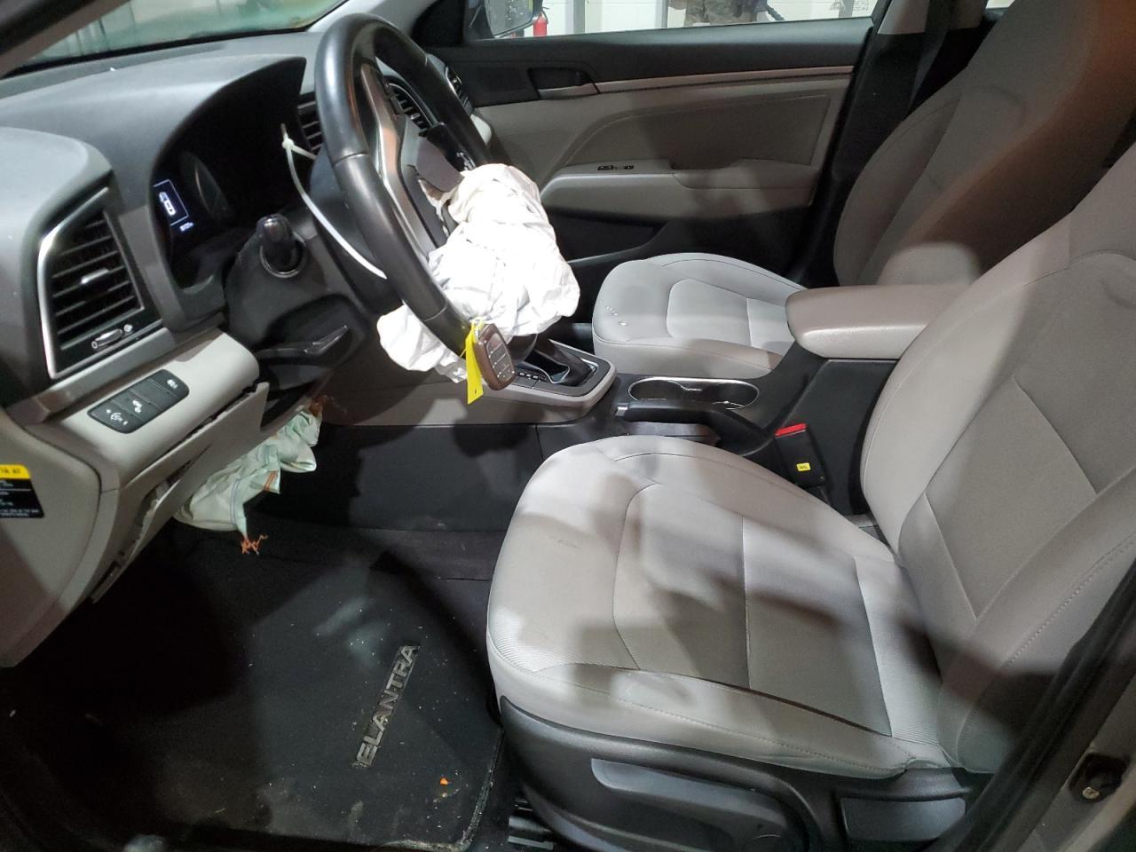 2018 HYUNDAI ELANTRA SE - Фото 7