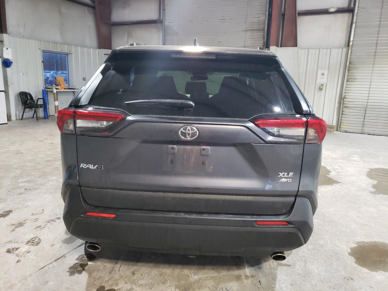2020 TOYOTA RAV4 XLE - Image 6