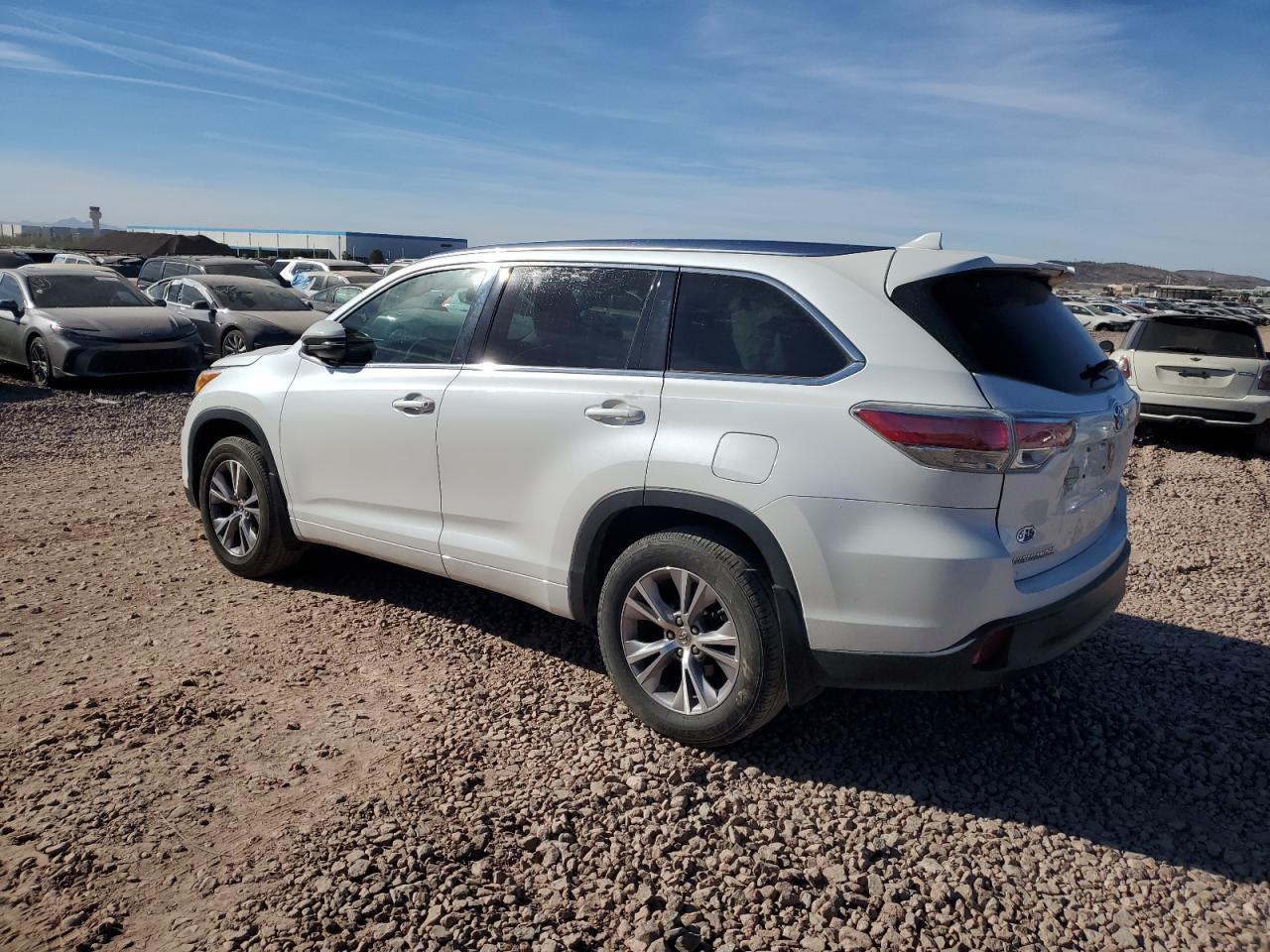 2015 TOYOTA HIGHLANDER - Фото 2