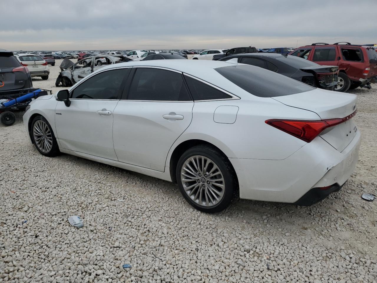 2019 TOYOTA AVALON XLE - Image 2