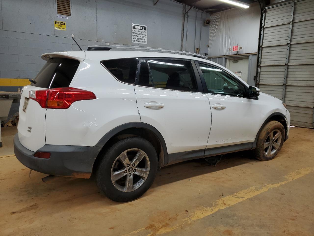 2015 TOYOTA RAV4 XLE - Image 3