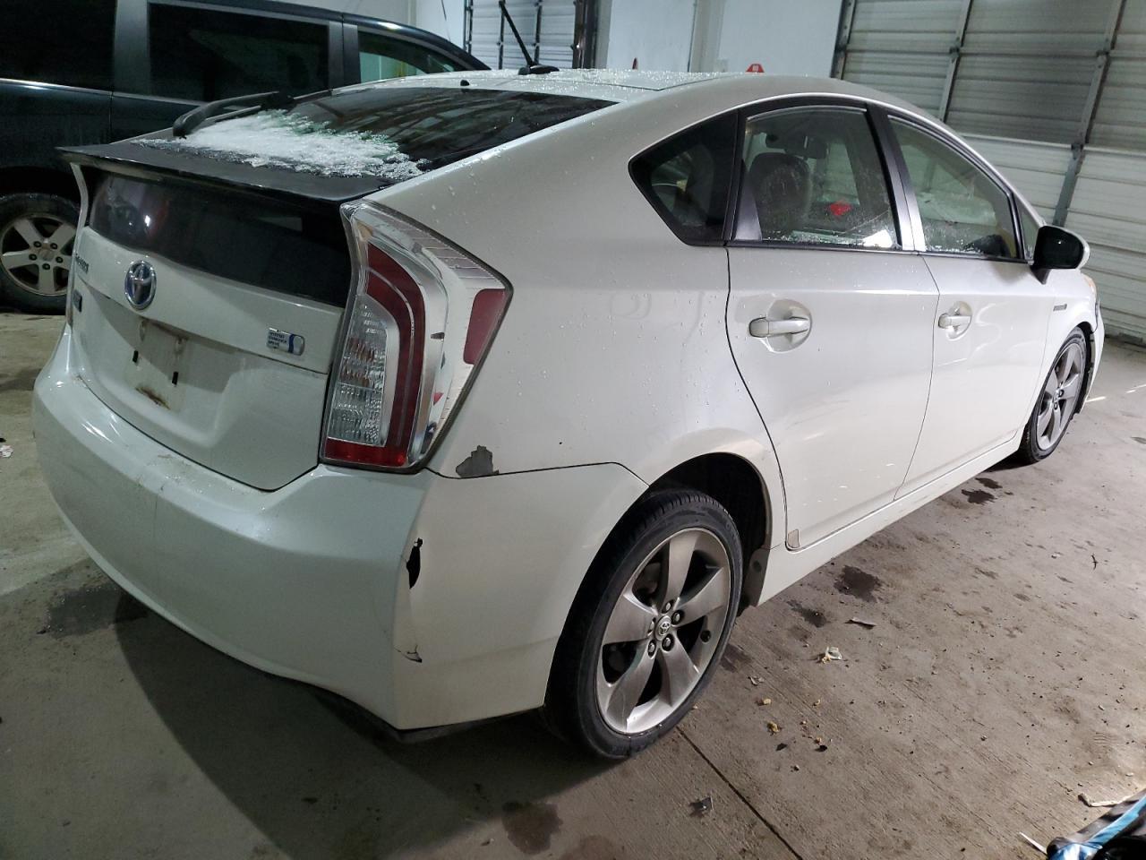 2013 TOYOTA PRIUS - Фото 3