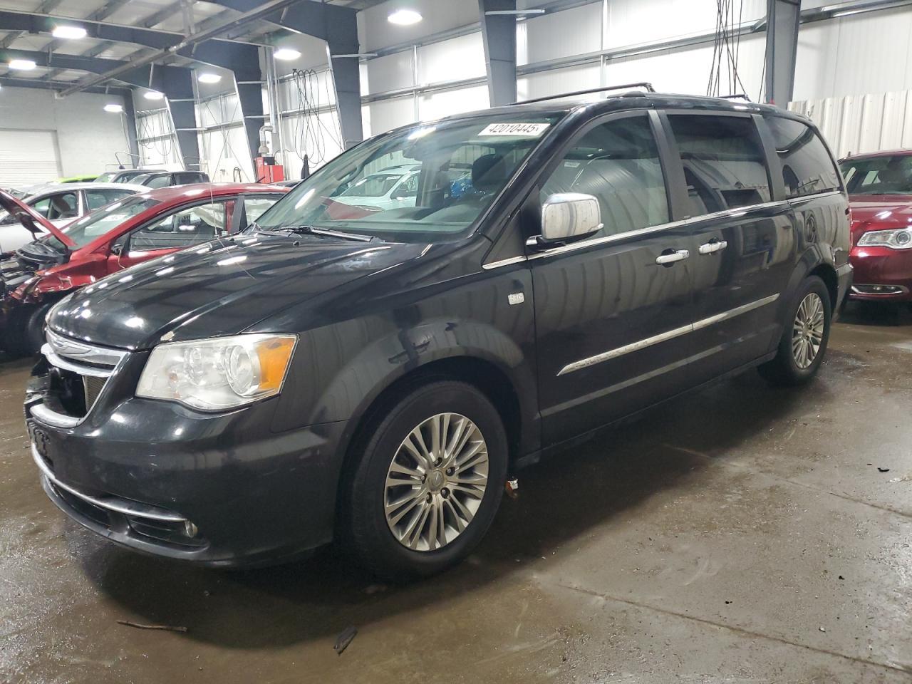2014 CHRYSLER TOWN & COU