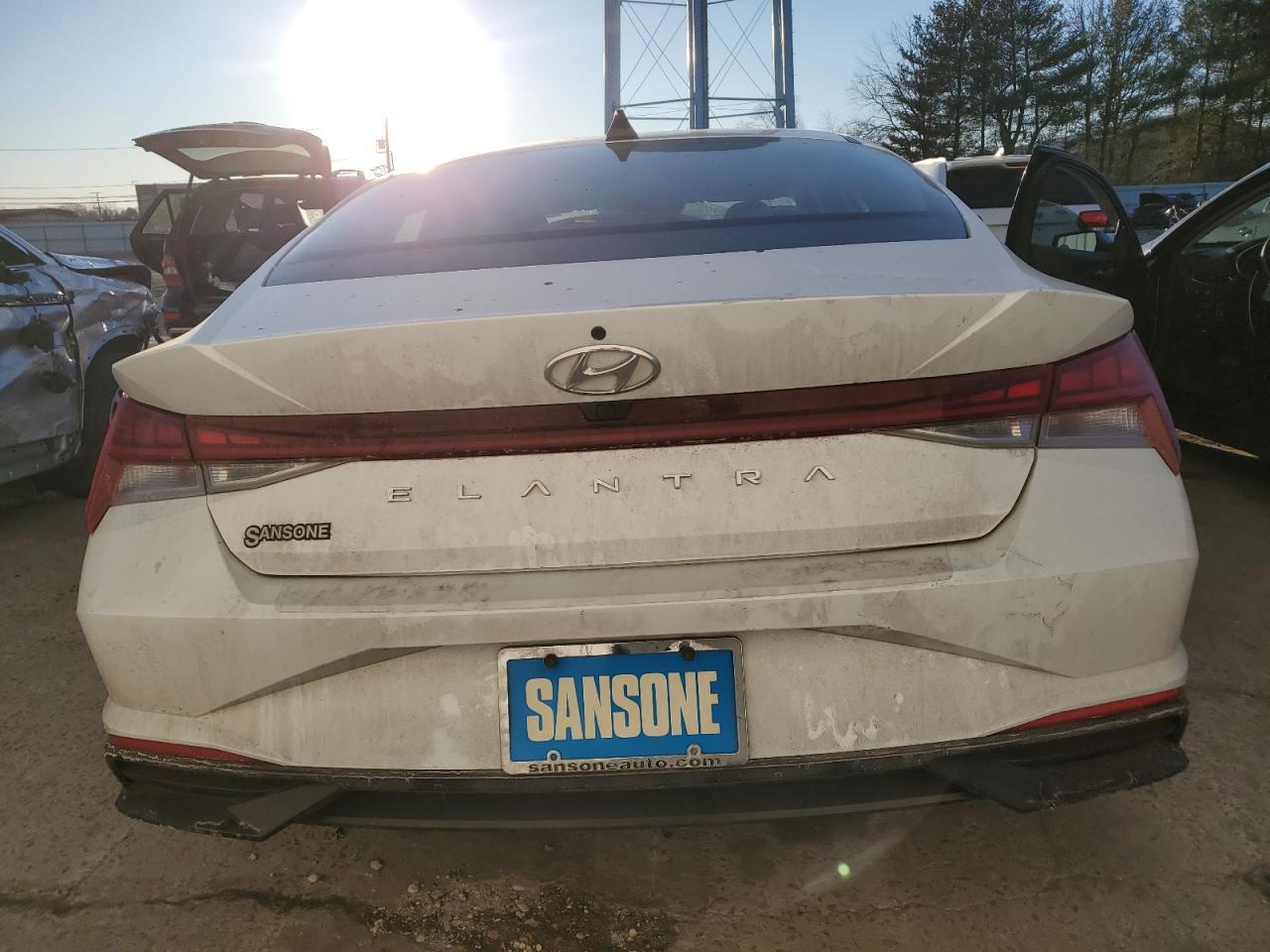 2022 HYUNDAI ELANTRA SE - Фото 6