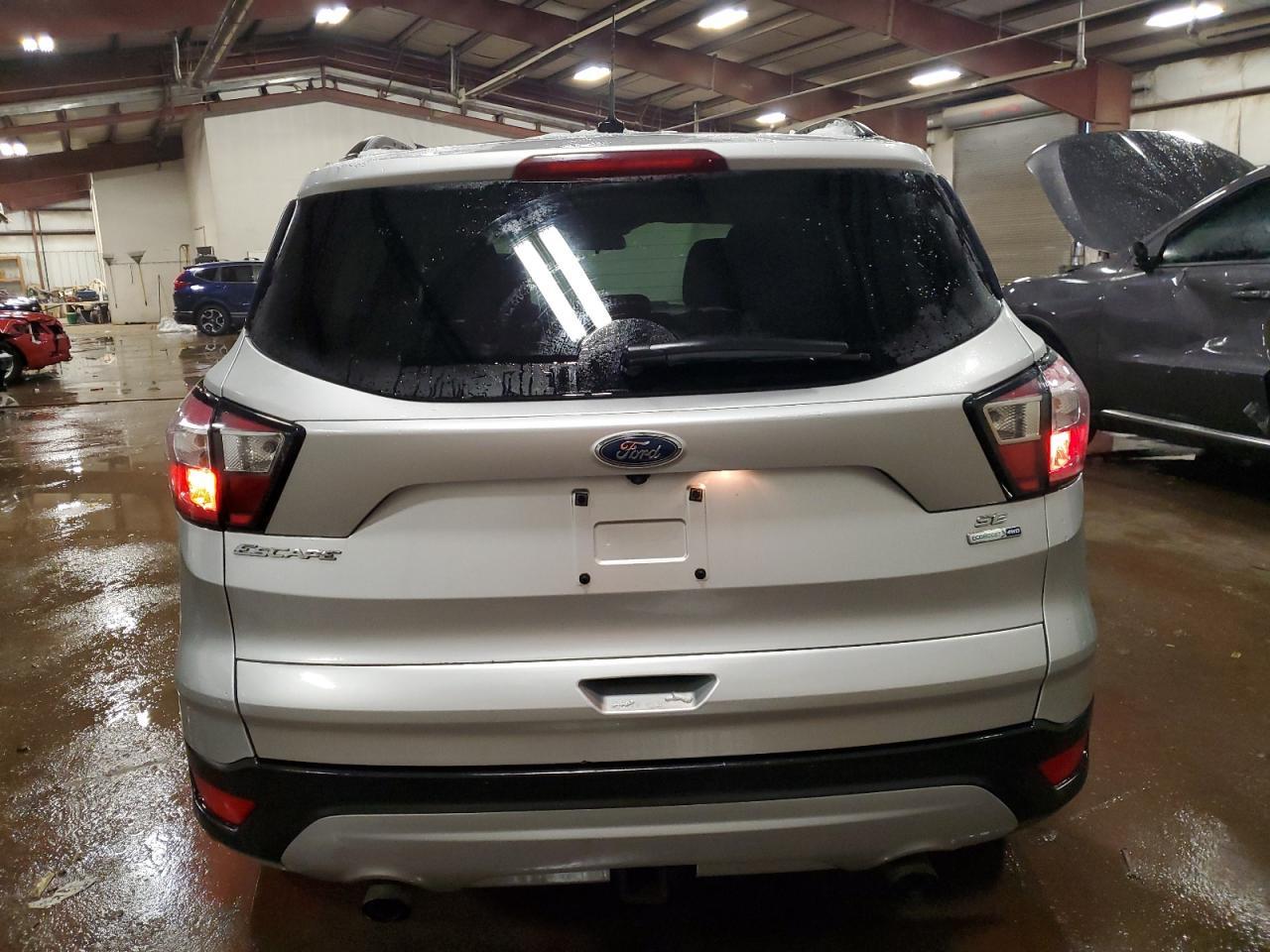 2017 FORD ESCAPE SE - Фото 6
