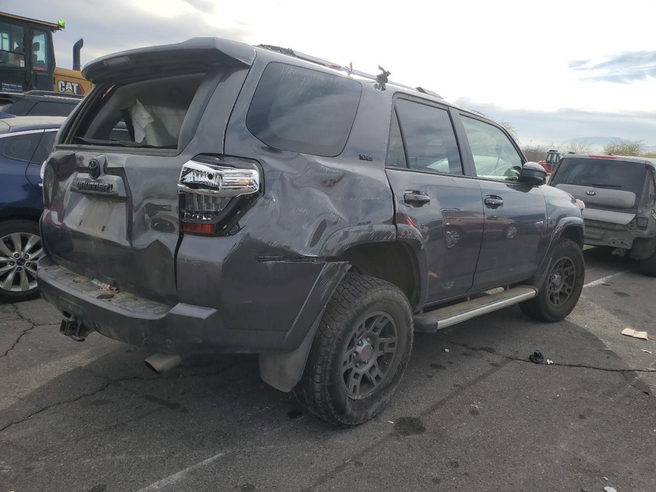 2020 TOYOTA 4RUNNER SR - Image 3