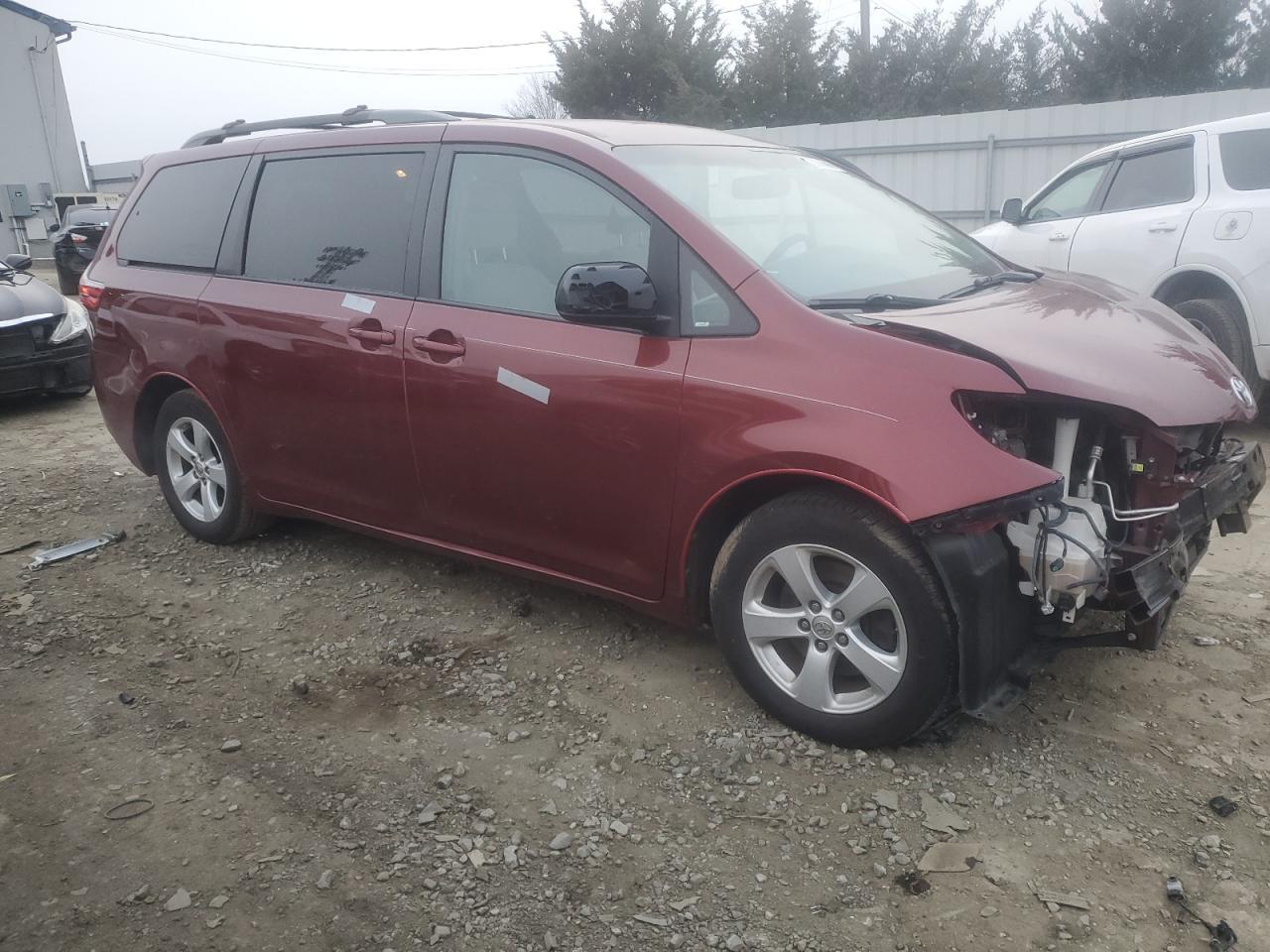 2015 TOYOTA SIENNA LE - Фото 4