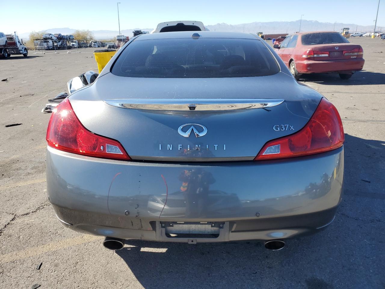 2011 INFINITI G37 - Image 6