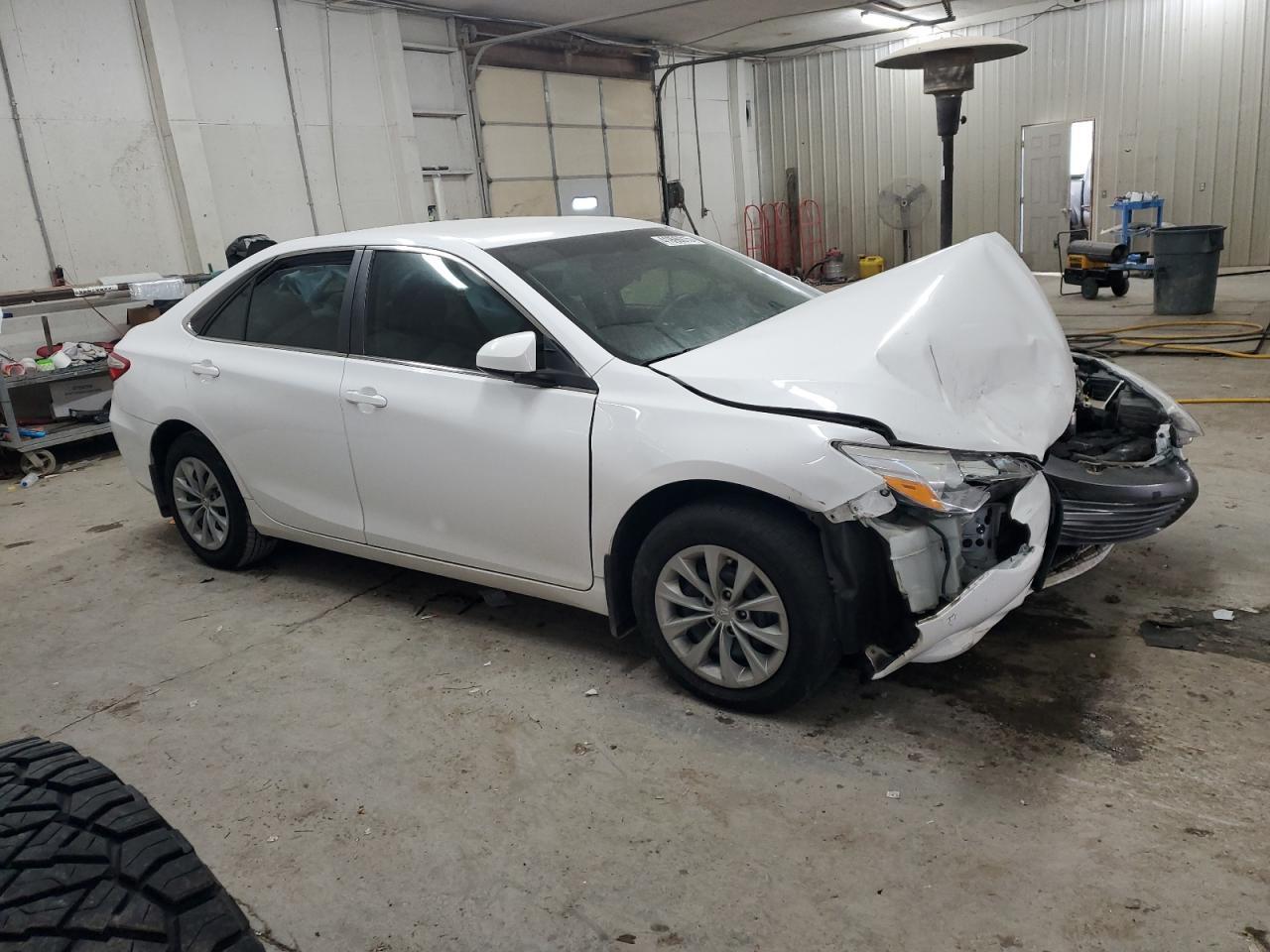 2017 TOYOTA CAMRY LE - Фото 4